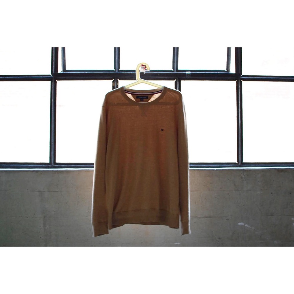 Tommy Hilfiger long sleeve sweater size (Large)